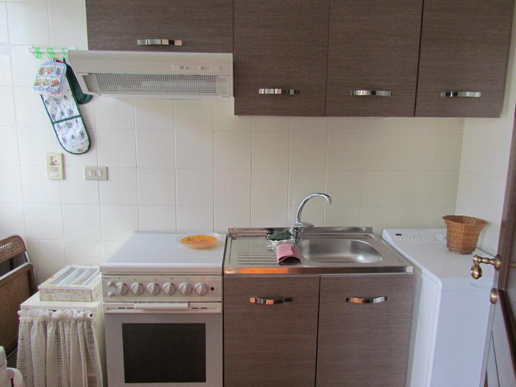 Appartamento Bilocale Dante ستريزا الغرفة الصورة